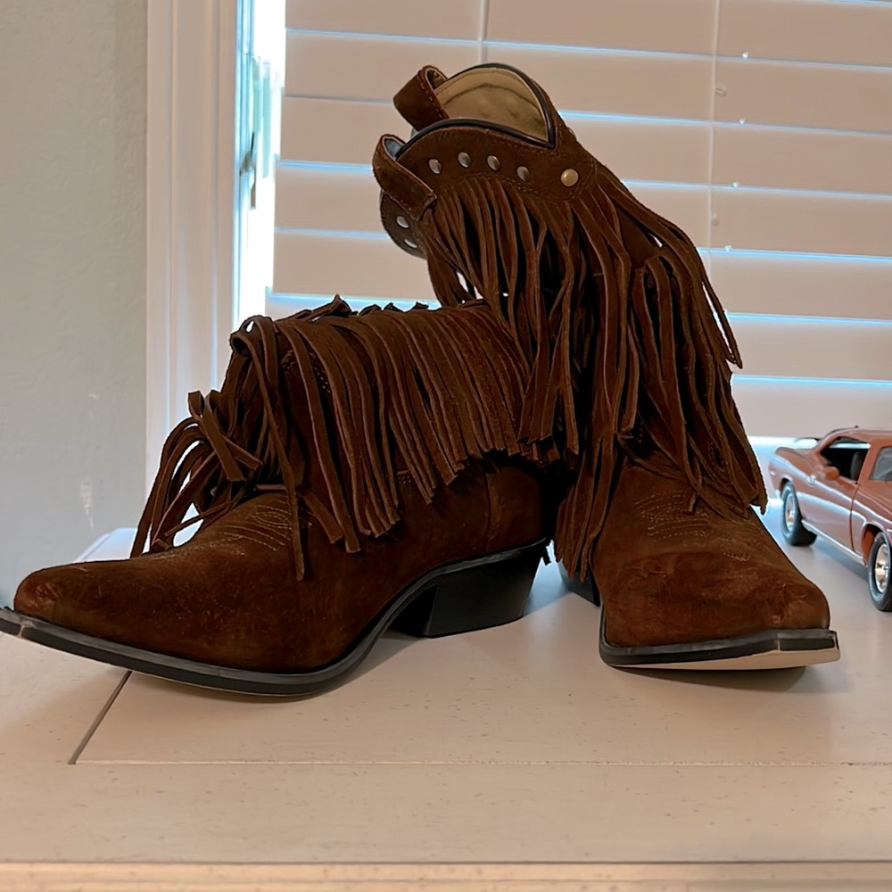 SHYANNE® GIRLS' FRINGE SNIP TOE WESTERN BOOTS